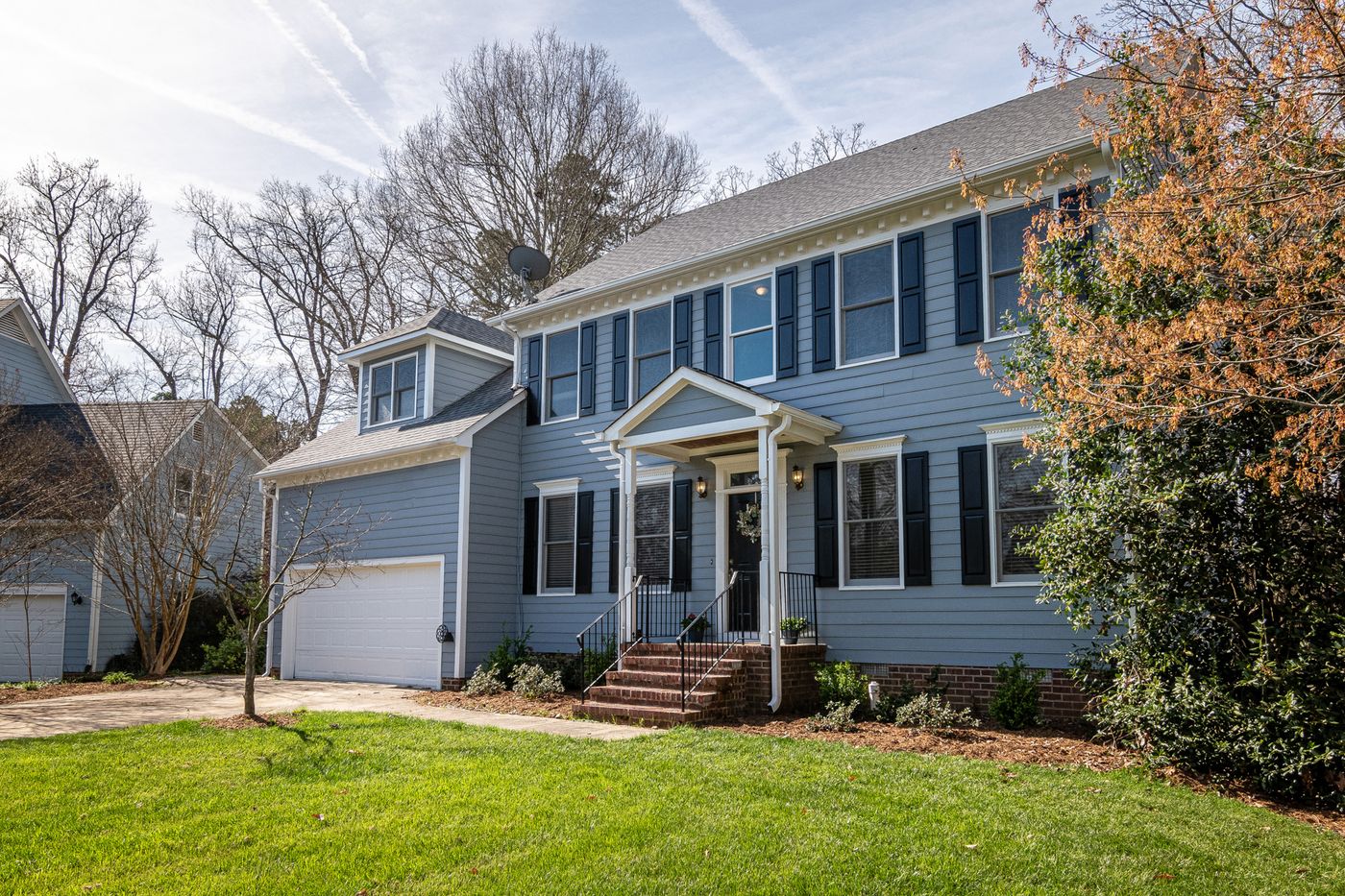 Well-kept Fort Wayne home with fresh siding